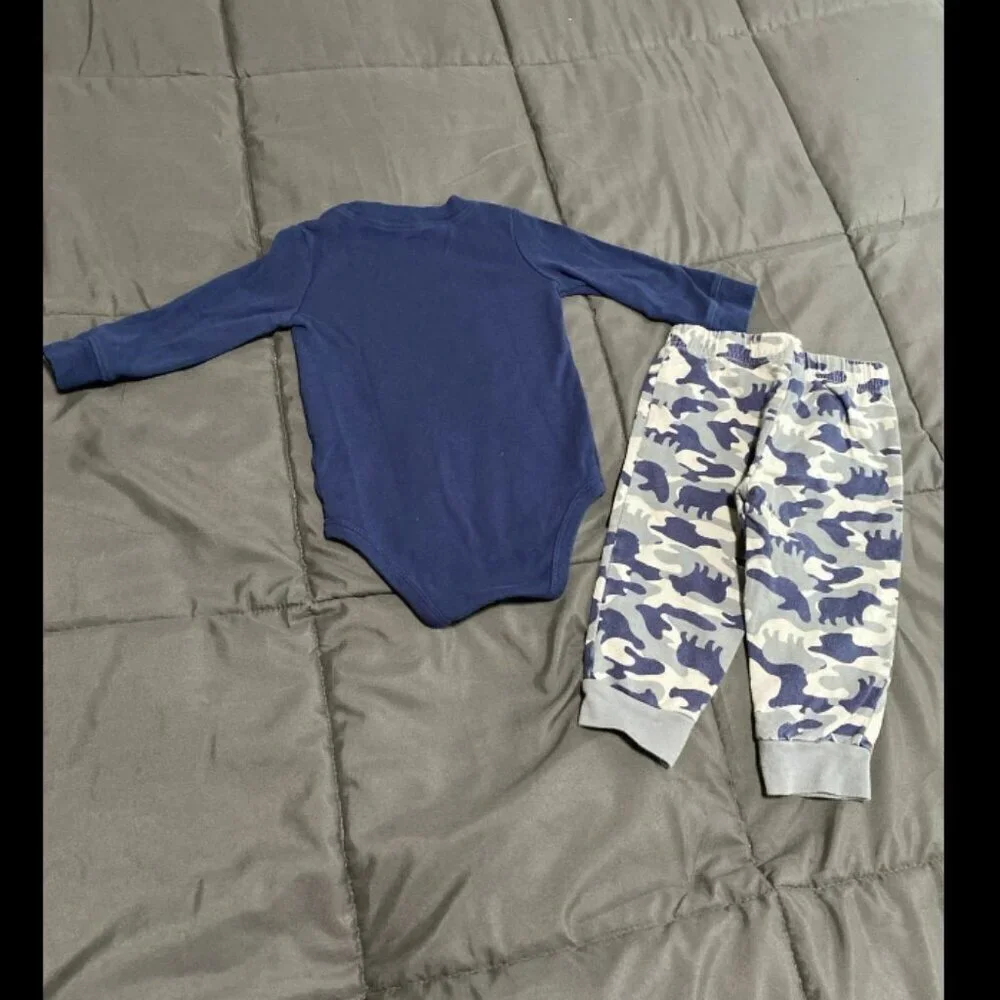 Free Hugs Baby Outfit